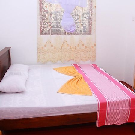 Dilan Guest Bed and Breakfast Mirissa Buitenkant foto