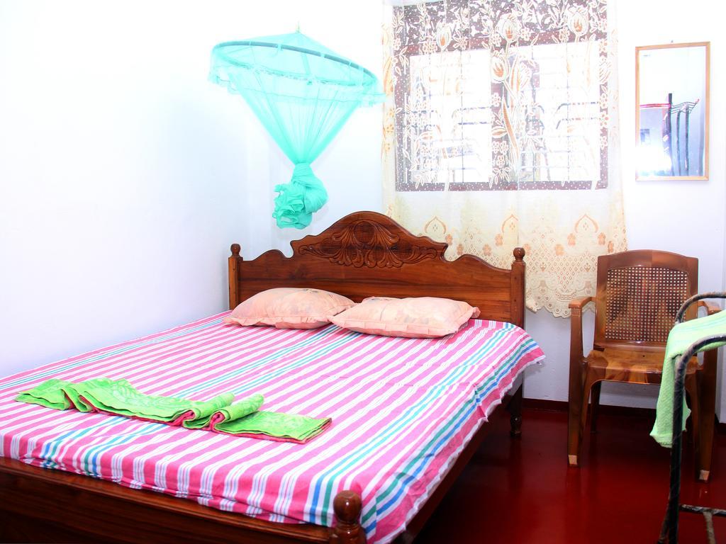 Dilan Guest Bed and Breakfast Mirissa Kamer foto